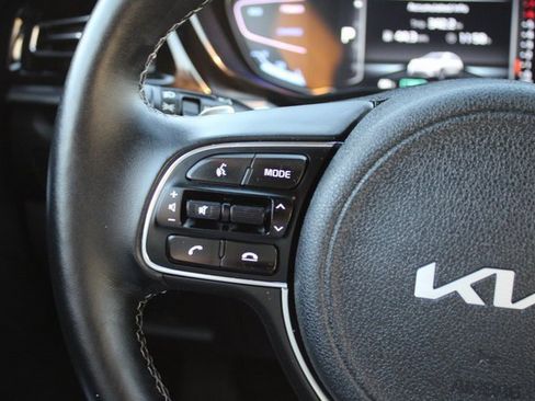Used 2022 Kia Niro EX Premium image 10