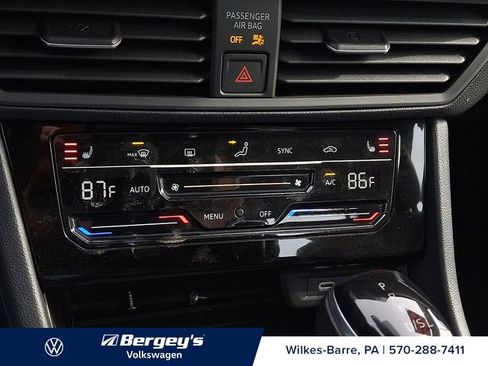 Certified 2025 Volkswagen Jetta SE image 19