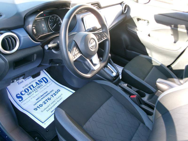 Used 2025 Nissan Versa SV FWD image 4