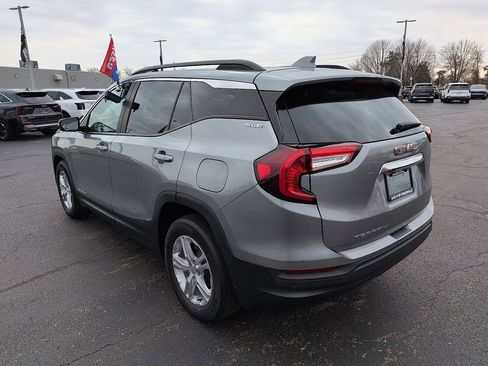 Used 2023 GMC Terrain SLE w/ Driver Convenience Package image 5