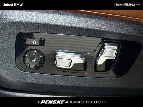 Used 2022 BMW X7 xDrive40i w/ M Sport Package AWD/4WD image 4