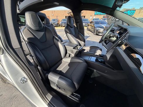 Used 2018 Tesla Model X 75D image 16