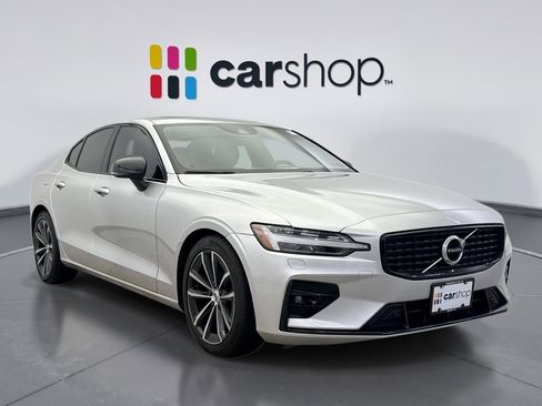Used 2022 Volvo S60 B5 Momentum w/ Premium Package image 7