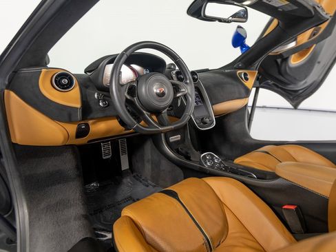 Used 2018 McLaren 570S Spider image 16