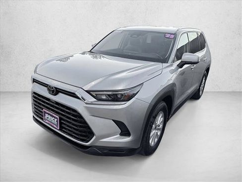 Used 2025 Toyota Grand Highlander XLE image 11