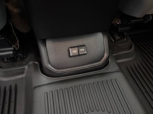 Used 2023 Toyota Highlander XLE AWD/4WD image 34