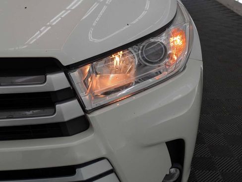Used 2018 Toyota Highlander XLE image 10