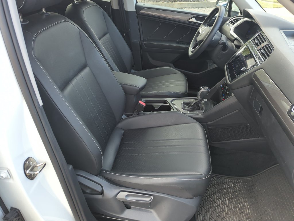 Used 2023 Volkswagen Tiguan SE FWD image 34