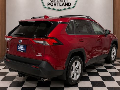 Used 2020 Toyota RAV4 XLE w/ XLE Grade Weather Package AWD/4WD image 4