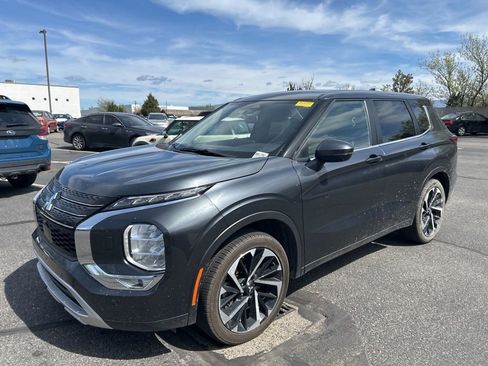 Used 2024 Mitsubishi Outlander SE image 17