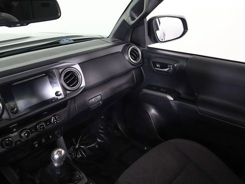 Used 2018 Toyota Tacoma TRD Sport AWD/4WD image 31