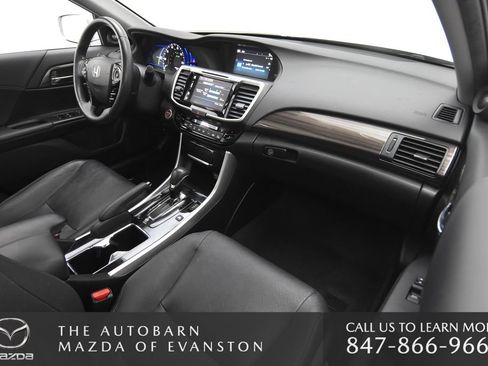 Used 2017 Honda Accord Touring image 29