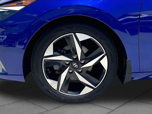 Used 2022 Hyundai Elantra SEL w/ Convenience + Premium Package FWD image 10
