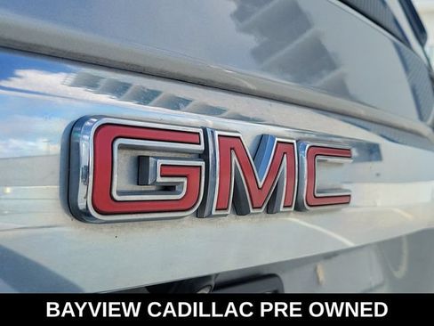 Used 2023 GMC Yukon SLT AWD/4WD image 10
