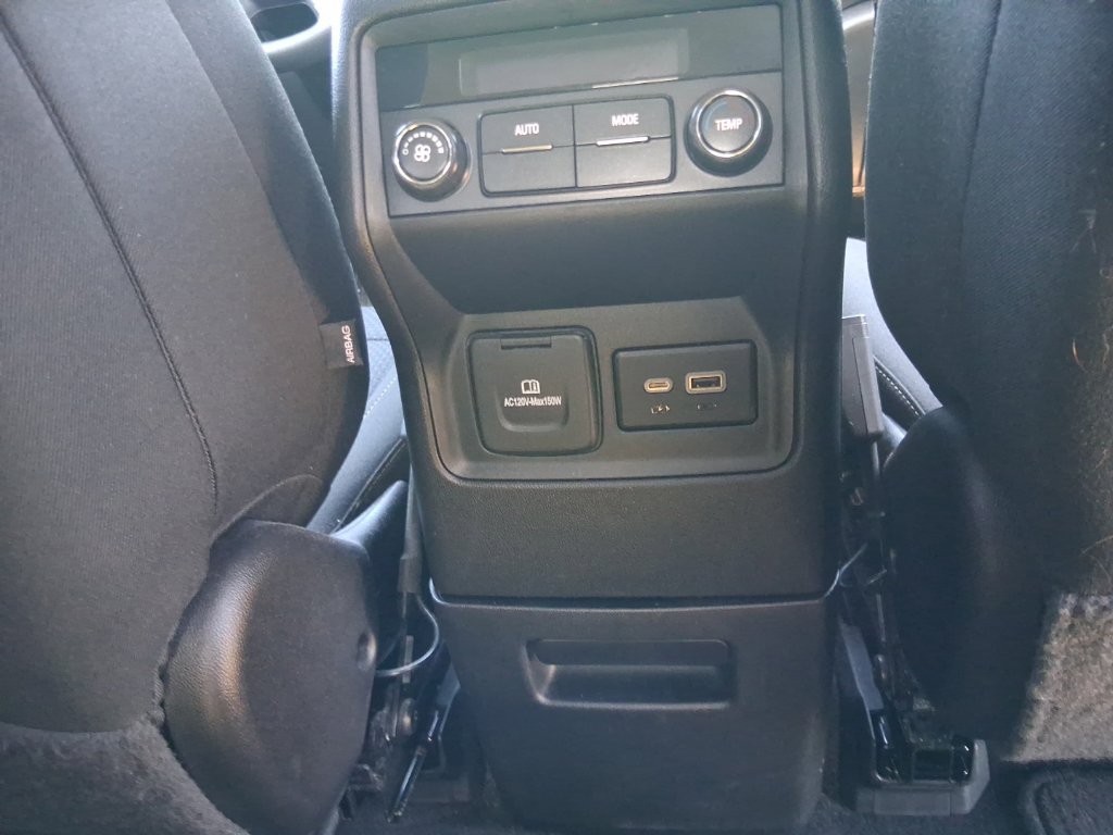 Used 2021 GMC Acadia SLE w/ Driver Convenience Package AWD/4WD image 16