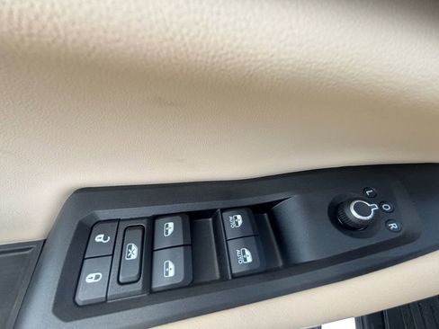 Used 2023 Jeep Grand Cherokee Limited image 29