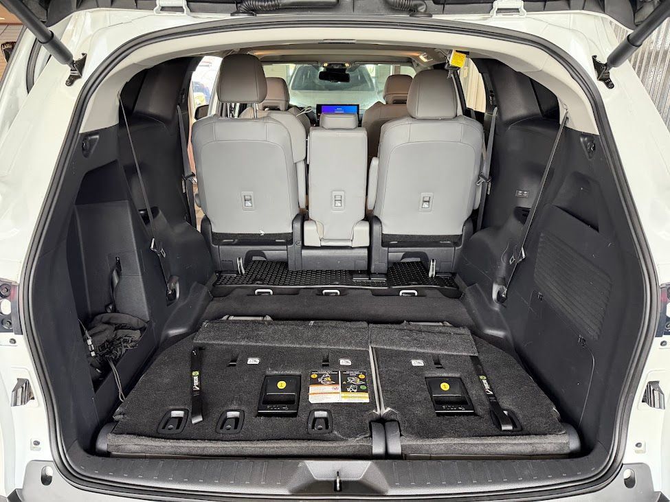 Used 2025 Toyota Sienna XLE FWD image 29