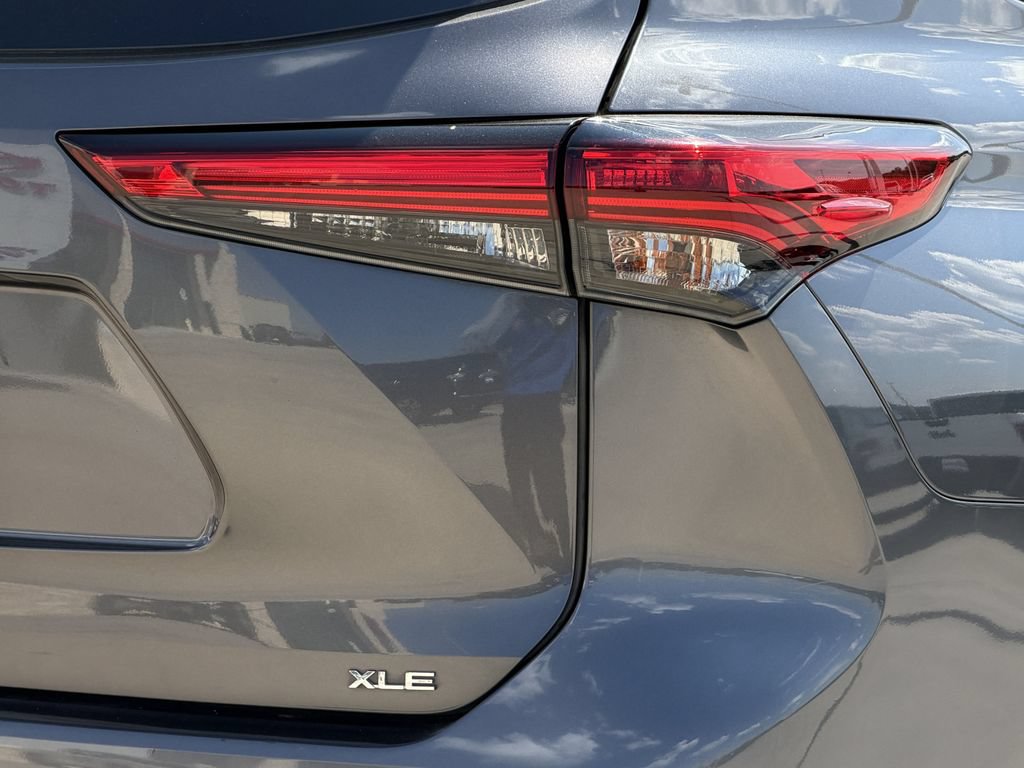 Used 2021 Toyota Highlander XLE FWD image 10