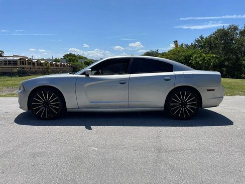 Used 2012 Dodge Charger SE RWD image 10