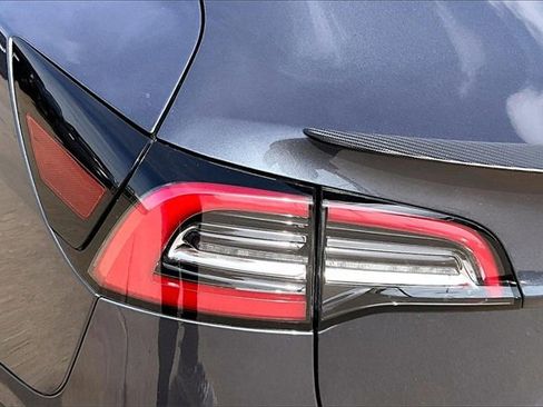 Used 2021 Tesla Model 3 Performance image 32