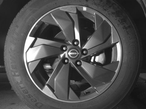 Used 2025 Nissan Rogue SV FWD image 13