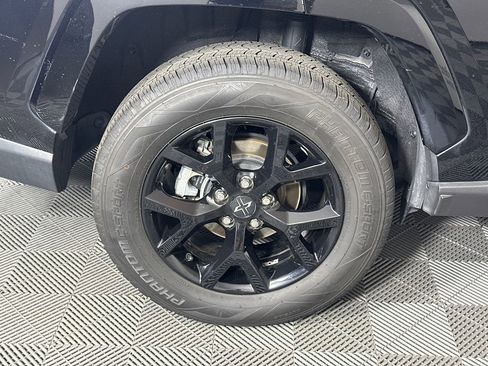 Used 2021 Toyota RAV4 XLE w/ Convenience Package FWD image 17