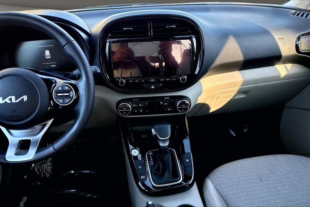 Used 2024 Kia Soul EX FWD image 11