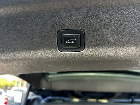 Used 2021 Chevrolet Tahoe Premier w/ Premium Package RWD image 33