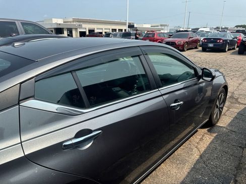 Used 2022 Nissan Altima 2.5 SV FWD image 10