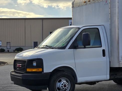Used 2017 GMC Savana 3500 image 3