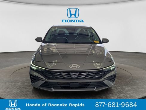 Used 2025 Hyundai Elantra Limited FWD image 8