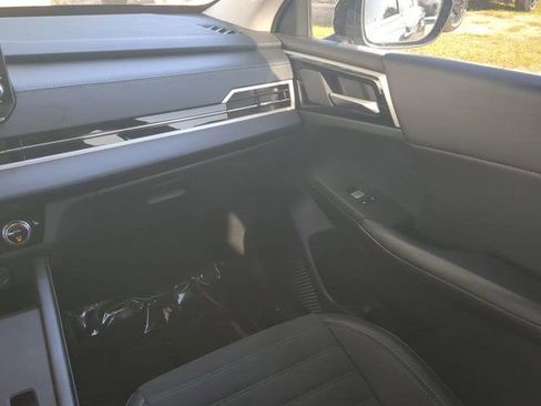 Used 2024 Mitsubishi Outlander SE Black Edition FWD image 15