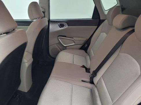 Used 2025 Kia Soul LX image 18