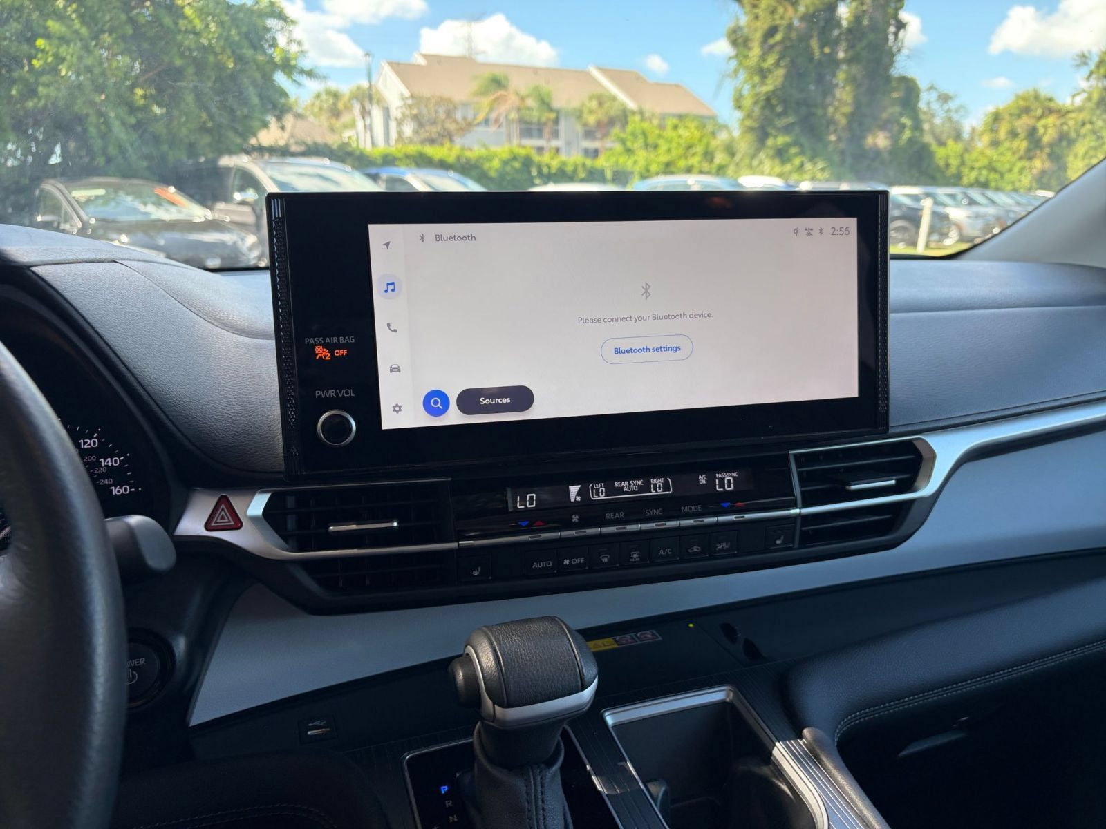Used 2025 Toyota Sienna XLE FWD image 16