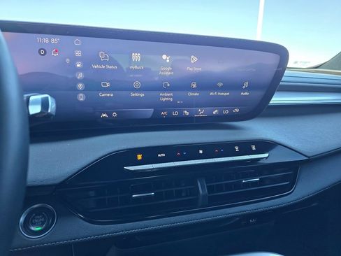 Used 2025 Buick Enclave Preferred FWD image 18