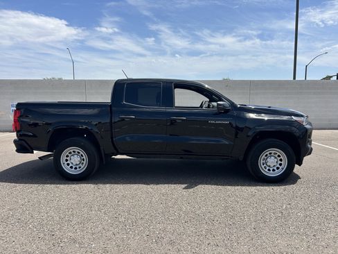 Used 2025 Chevrolet Colorado W/T RWD image 6