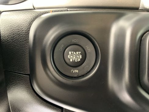 Used 2019 Jeep Wrangler Unlimited Sahara AWD/4WD image 17