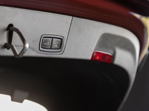 Used 2023 Porsche Taycan GTS image 31