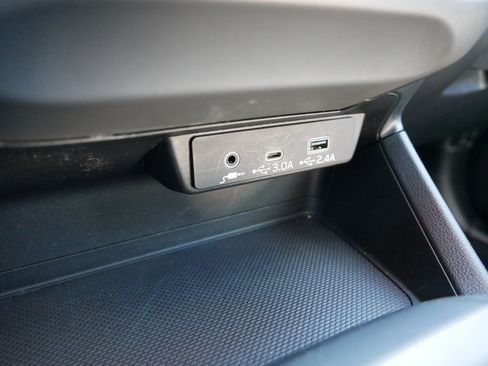 Used 2024 Subaru Crosstrek 2.0i Premium image 33