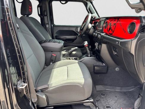 Used 2021 Jeep Gladiator Sport AWD/4WD image 17