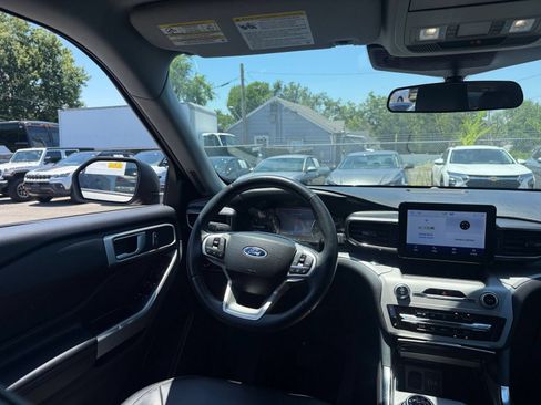 Used 2024 Ford Explorer XLT w/ Equipment Group 202A AWD/4WD image 36