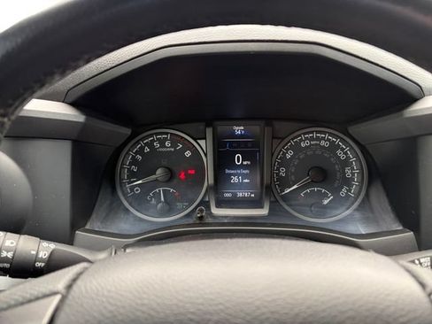 Used 2022 Toyota Tacoma TRD Sport w/ Technology Package AWD/4WD image 14