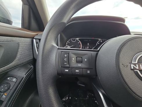 Used 2023 Nissan Rogue SV FWD image 11