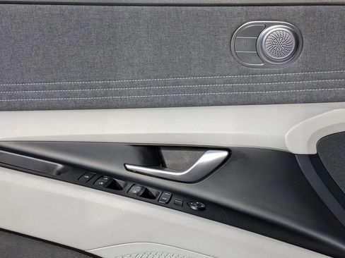 Used 2023 Hyundai Elantra Limited image 14