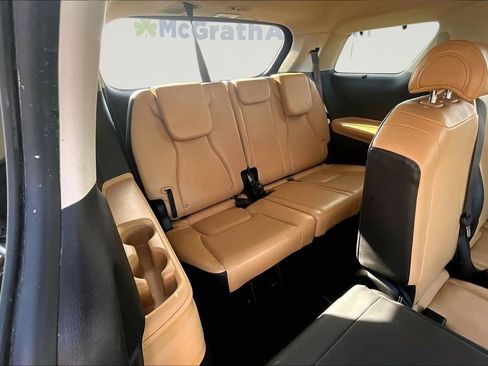 Used 2022 Kia Carnival EX image 27