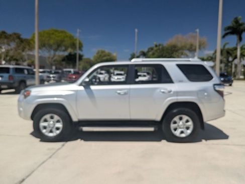 Used 2016 Toyota 4Runner SR5 image 7