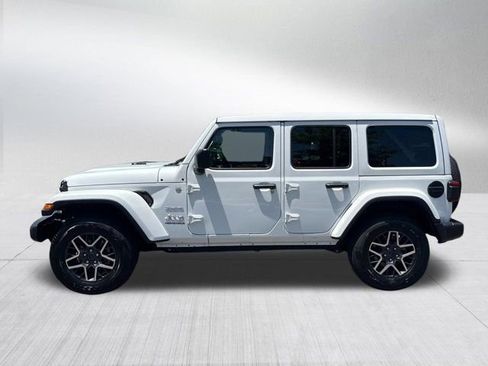 Certified 2024 Jeep Wrangler Unlimited Sahara w/ Technology Group AWD/4WD image 9