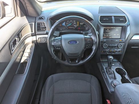 Used 2016 Ford Explorer XLT w/ Equipment Group 201A AWD/4WD image 29