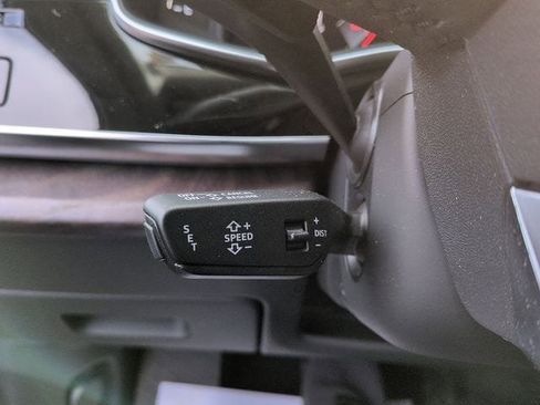 Used 2019 Audi Q8 Prestige w/ Luxury Package image 25