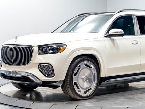 Used 2024 Mercedes-Benz Maybach GLS 600 4MATIC image 4